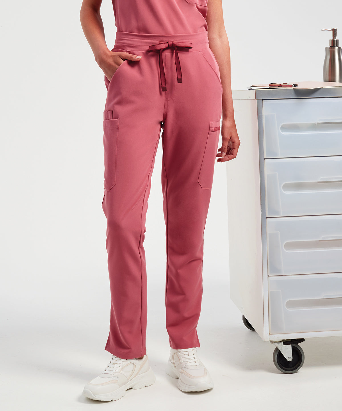 WomenÃƒÂ¢Ã¢â€šÂ¬Ã¢â€žÂ¢s 'Relentless' Onna-stretch cargo pants