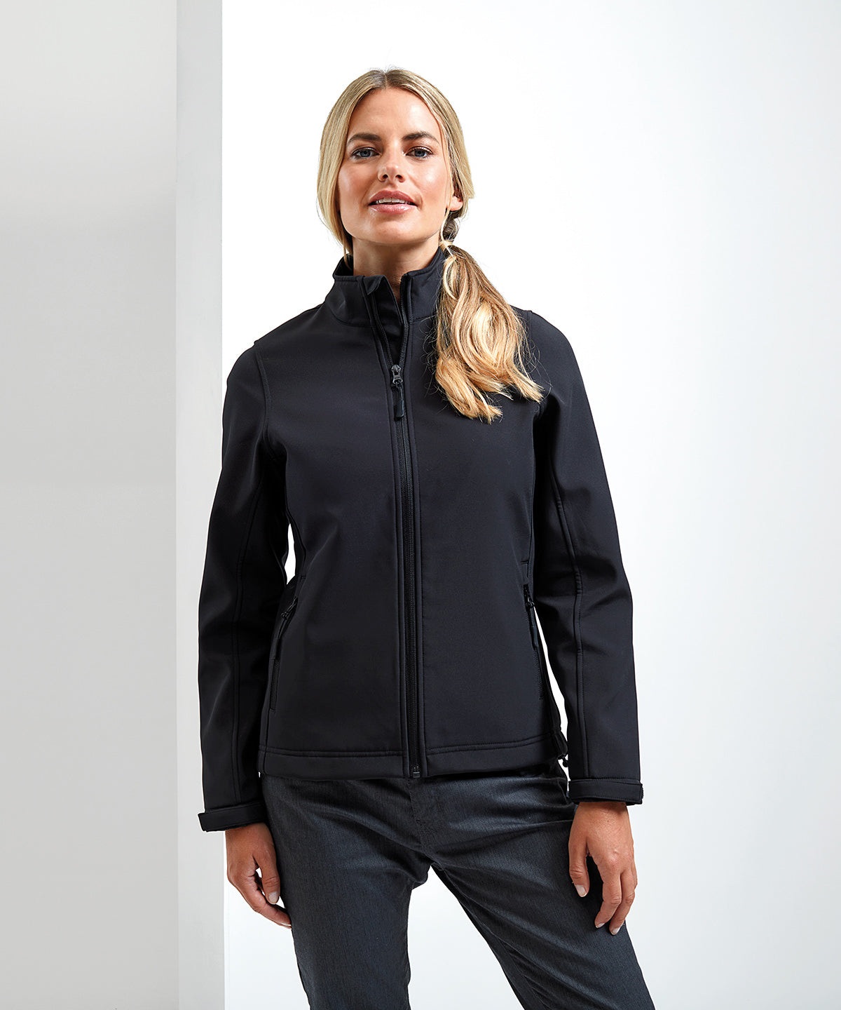 WomenÃƒÂ¢Ã¢â€šÂ¬Ã¢â€žÂ¢s WindcheckerÃƒâ€šÃ‚Â® printable and recycled softshell jacket